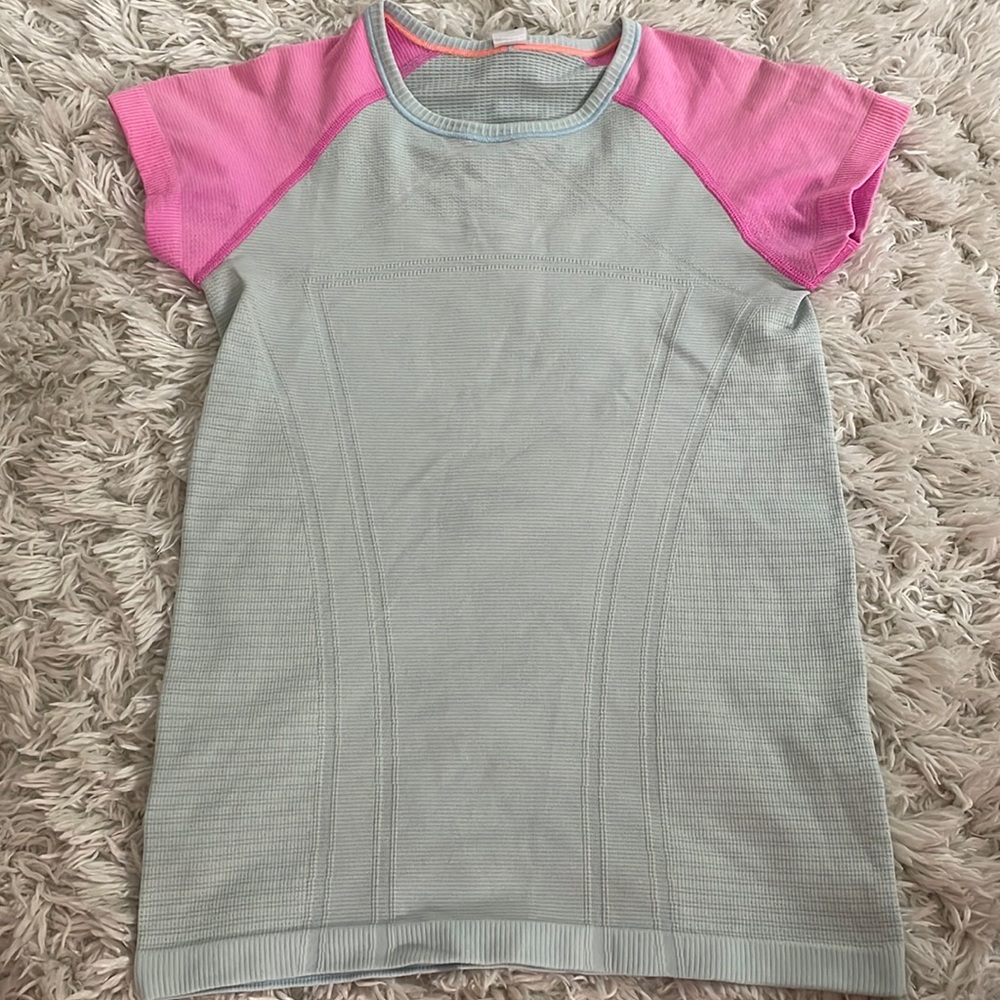 Barely worn ivivia tshirt